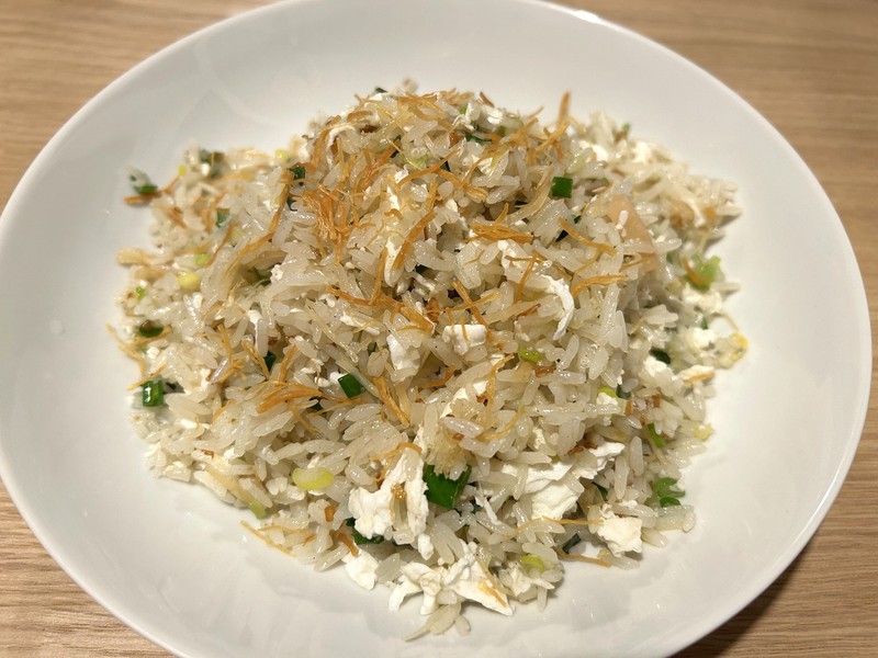 「新楽記」の「脆貝旦白炒飯(干し貝柱と卵白のチャーハン)」。