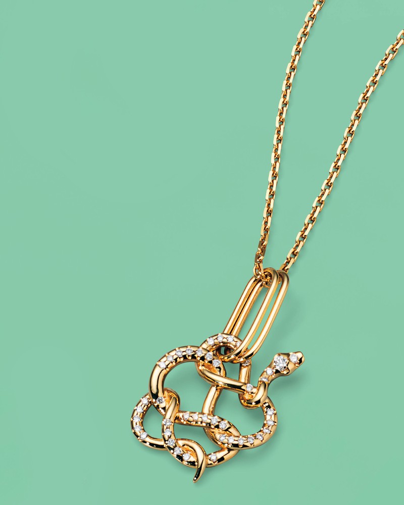 ▲ チャーム［18KYG×ダイヤモンド］55万円、チェーン［18KYG］27万7200円／ともにヒロタカ（ヒロタカ 表参道ヒルズ）