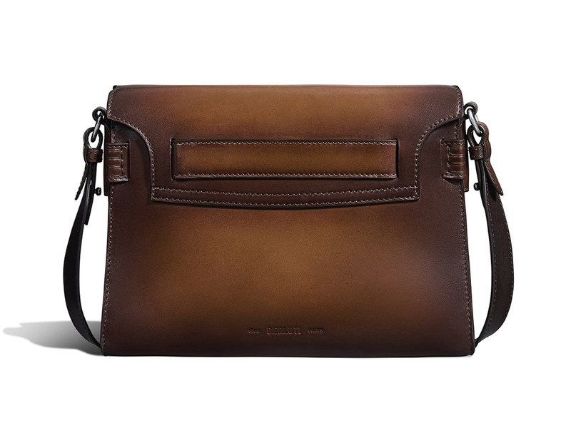 バッグ［W29×H21×D7㎝］66万5500円／ベルルッティ（ベルルッティ・インフォメーション・デスク）