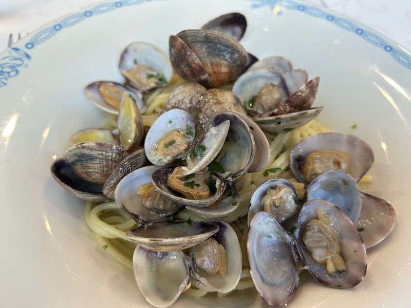 「アルポルト」の「スパゲッティ・ヴォンゴレヴェラ―チ(あさりのスパゲッティ)」。