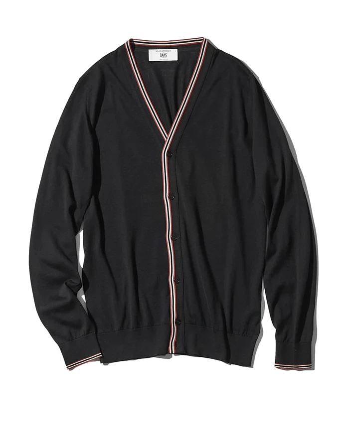 カーディガン5万3900円／ダックス×ジョン スメドレー（買えるLEON）