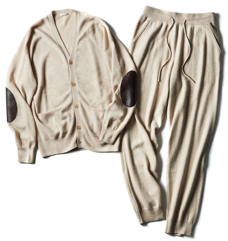 カーディガン3万5200円、パンツ5万8300円(クルーネックニットとセット価格)/ともにキャッシュアンドバルバ(エグジステンス)