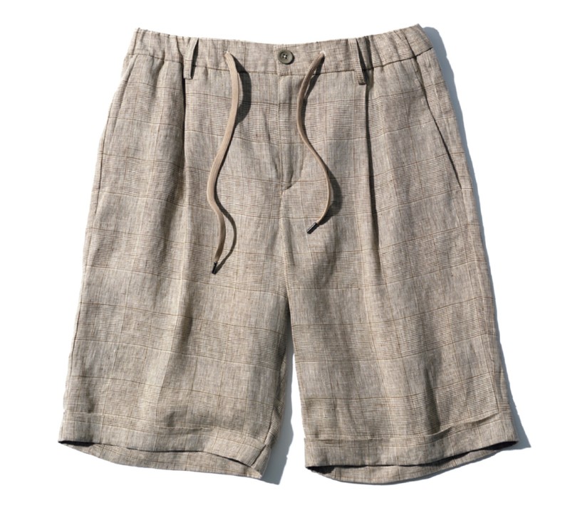ショートパンツ9万9000円／ヘルノ（ヘルノ・ジャパン）