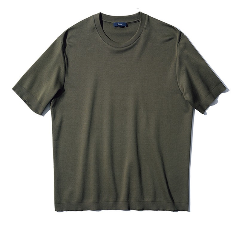 Tシャツ3万8500円／ヘルノ（ヘルノ・ジャパン）