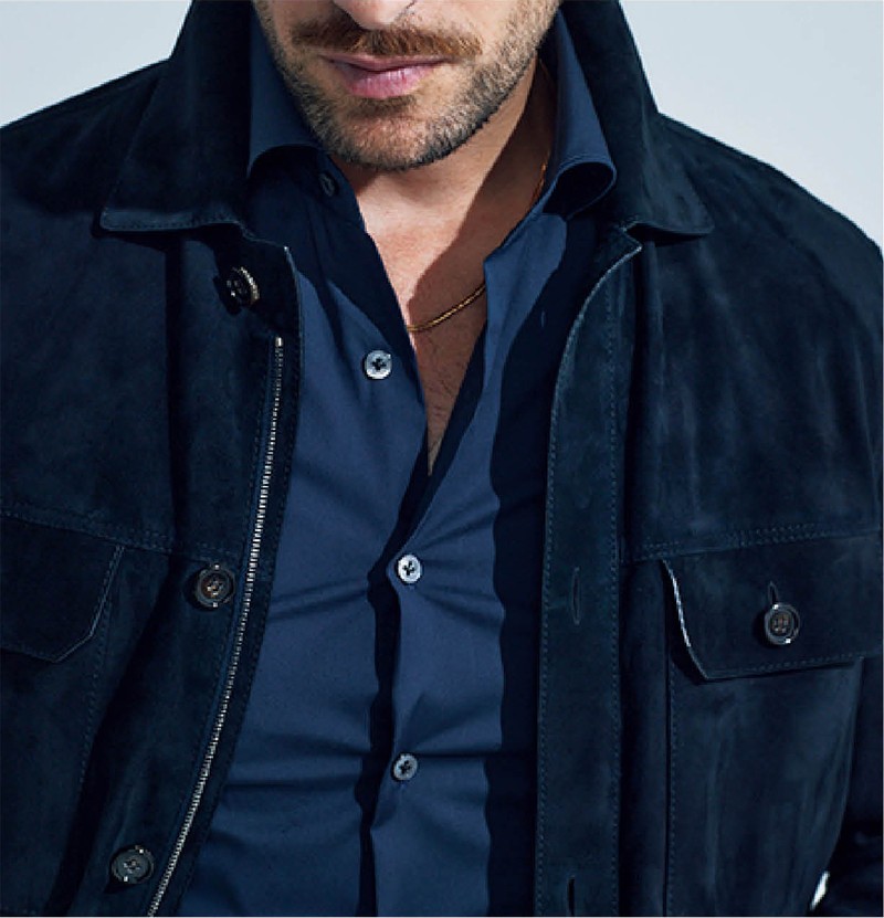 夜色シャツで色っぽさプラス ネイビーレザー アウター 春