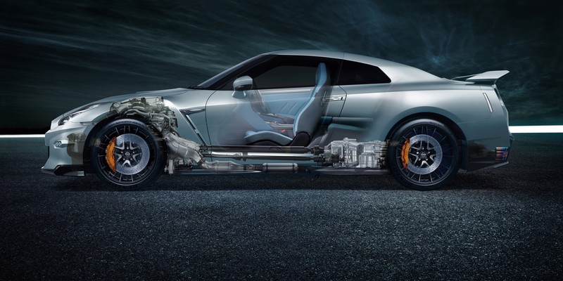 プレミアムミッドシップパッケージの透視図。エンジンはフロントの車軸よりもキャビン側に、トランスミッションは車体後方に配置することで前後重量配分を最適化している。