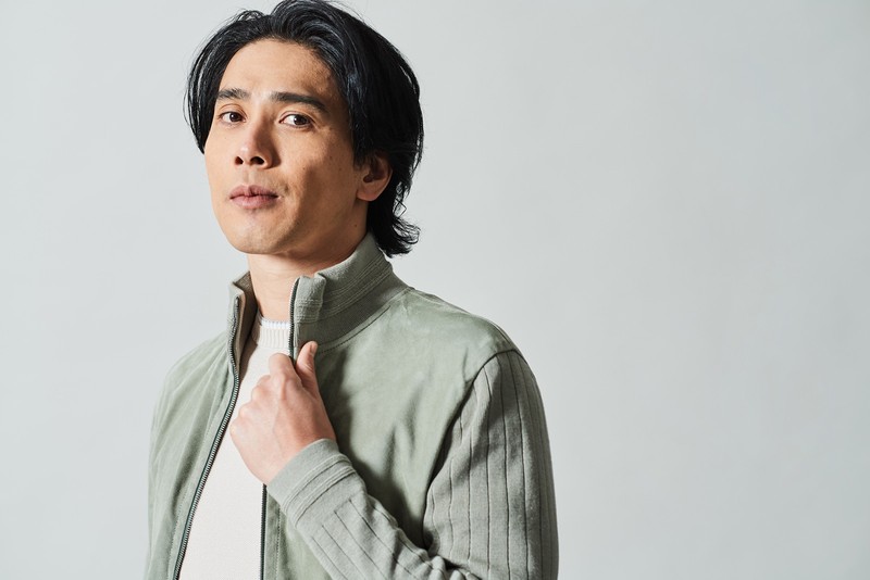 春アウター、ニット、レザー、着こなし、コーデ