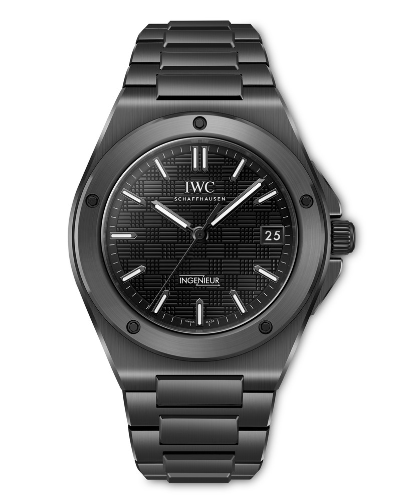 ▲ 「インヂュニア・オートマティック 42」自動巻き、セラミックケース(42mm)×ブレスレット。10気圧防水。296万1200円/IWC