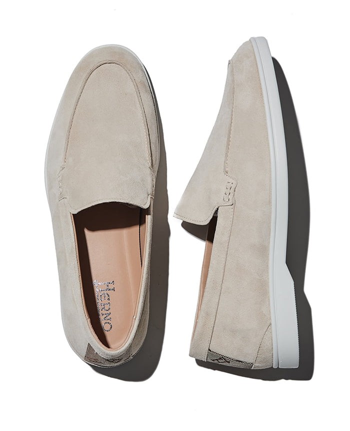 シューズ8万2500円/ヘルノ(買えるLEON)