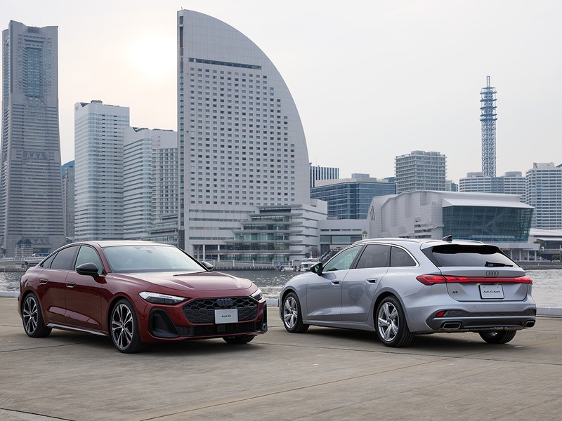 リアにハッチゲートを備えたファストバックの「セダン」（左）と、ステーションワゴンの「アバント」。車両価格はA5が599万円〜、S5は1035万円〜。