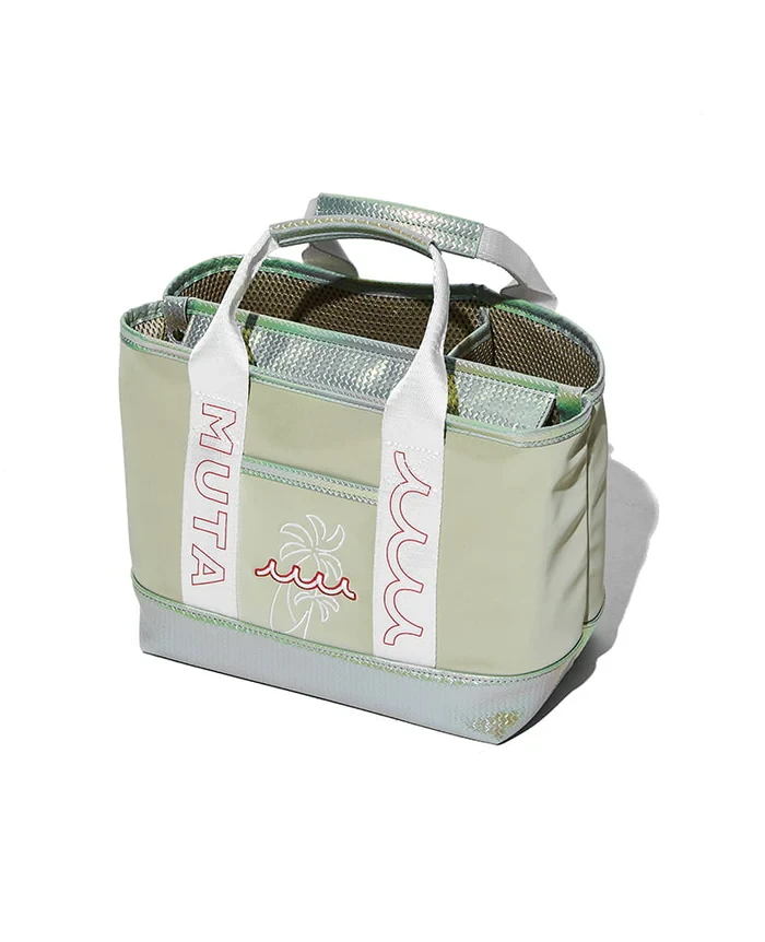 バッグ［W31×H21×D16㎝］3万3000円／ムータ・マリン（買えるLEON）