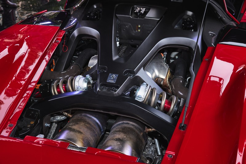 フェラーリ「F80」 トータル出力は882kW（1200CV）で、静止から時速100kmまでを2.15秒で加速。