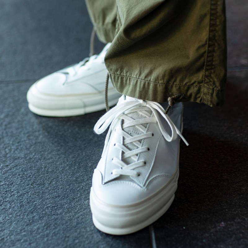 シューズ2万7500円／スピングル（買えるLEON）