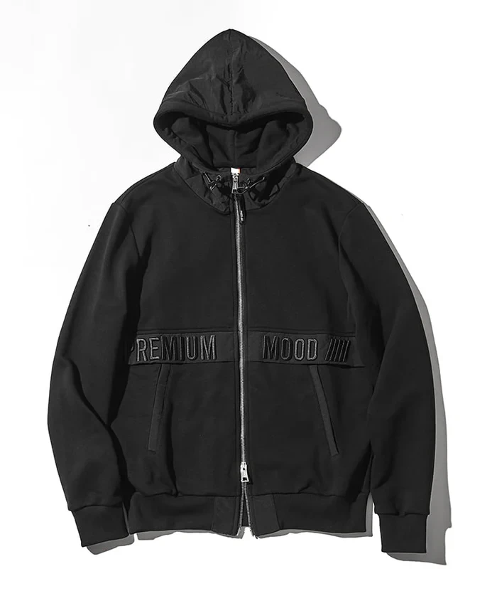 パーカ4万2900円／P.M.D.S.（買えるLEON）