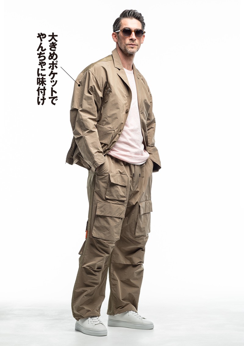 ジャケット7万7000円、パンツ5万5000円／ともにオールウェイズ アウト オブ ストック、Tシャツ2万4200円／キリュウキリュウ、サングラス3万5200円／ロッツァ、シューズ4万2900円／クライム ロンドン（すべて買えるLEON）
