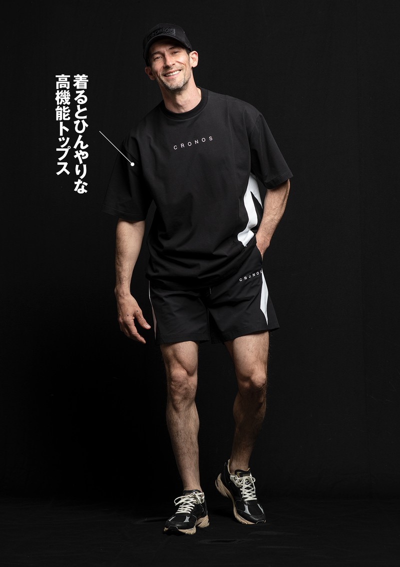 Tシャツ9900円、ショーツ1万4300円、キャップ7700円／すべてクロノス、シューズ4万9500円／クライムロンドン（すべて買えるLEON）