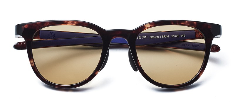 サングラス3万5200円／アイヴォル（買えるLEON）