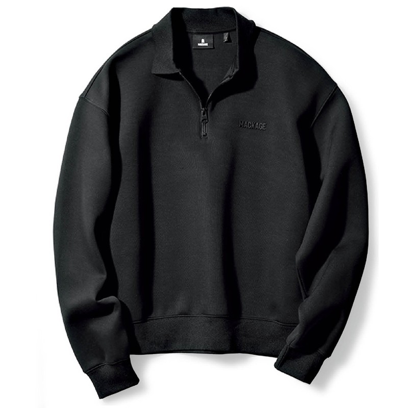 ポロシャツ6万6000円／マッカージュ（ジェイプラスインターナショナル）