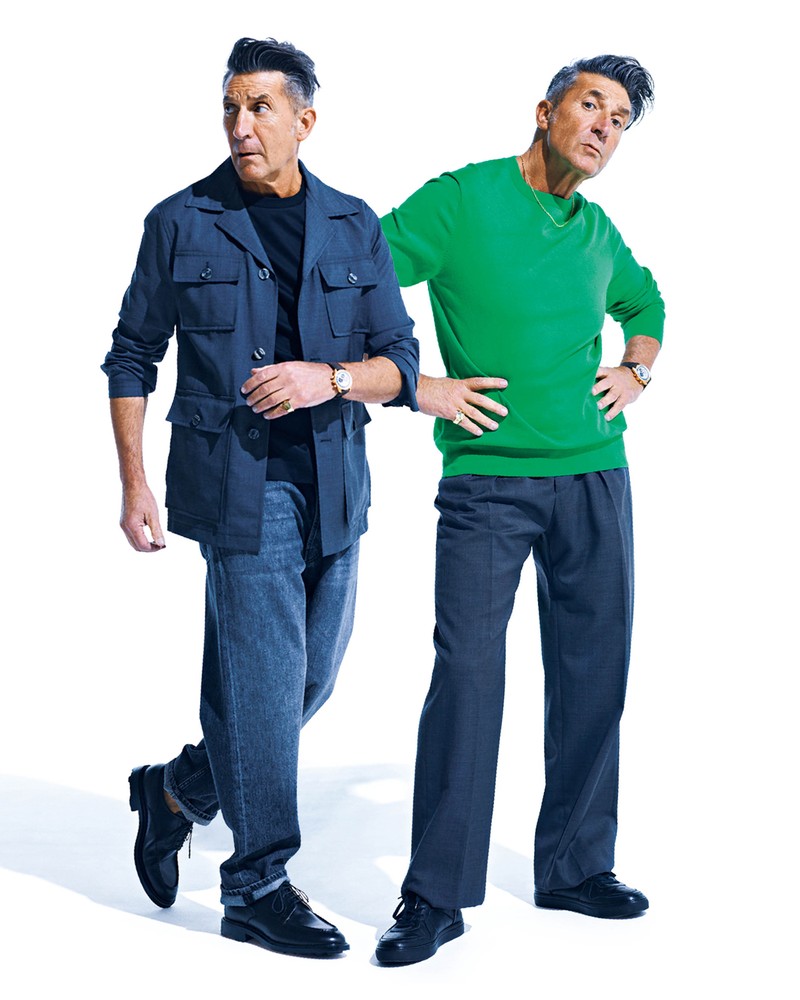 右●ニット4万2900円/キャバン(キャバン丸の内店)、シューズ3万8500円/ヨーク(HEMT PR)、ネックレス25万9600円/ジェントルマン(ジェントルマン サロン 六本木)、リング84万5900円/ビジュピコ(ビジュピコ 徳島店)、時計282万7000円/ゼニス、左●Tシャツ9680円/スローン(ザ ショップ スローン 新静岡セノバ店)、デニム12万1000円/ヤコブ コーエン(ヤコブ コーエン 東京ミッドタウン店)、シューズ7万7000円/フット・ザ・コーチャー(オーセンティック・シュー&コー)、リング84万5900円/ビジュピコ(ビジュピコ 徳島店)、時計282万7000円/ゼニス