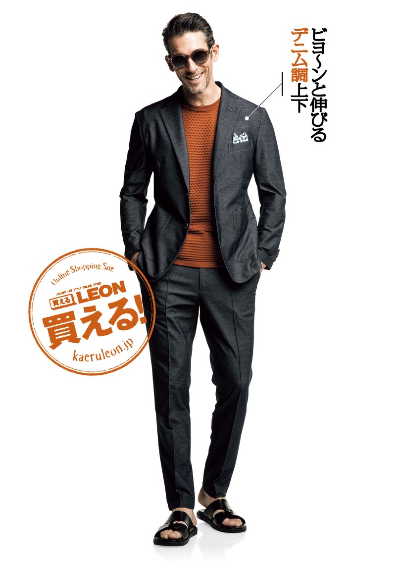 スーツ3万5200円、ニット8800円／ともにジーステージ（ジーステージ・ジャパン）、サンダル2万7500円／アルフレッド・バニスター（アバハウスインターナショナル）、サングラス3万5200円／ロッツァ（デリーゴジャパン）
