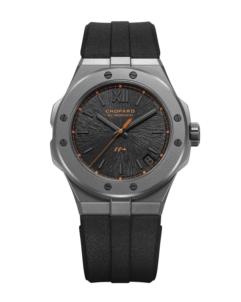 「アルパイン イーグル 41 SL ケイデンス 8HF」自動巻き、TIケース(41mm)、ラバーストラップ、100m防水。世界限定250本。376万2000円(予価)/ショパール(ショパール ジャパン プレス)