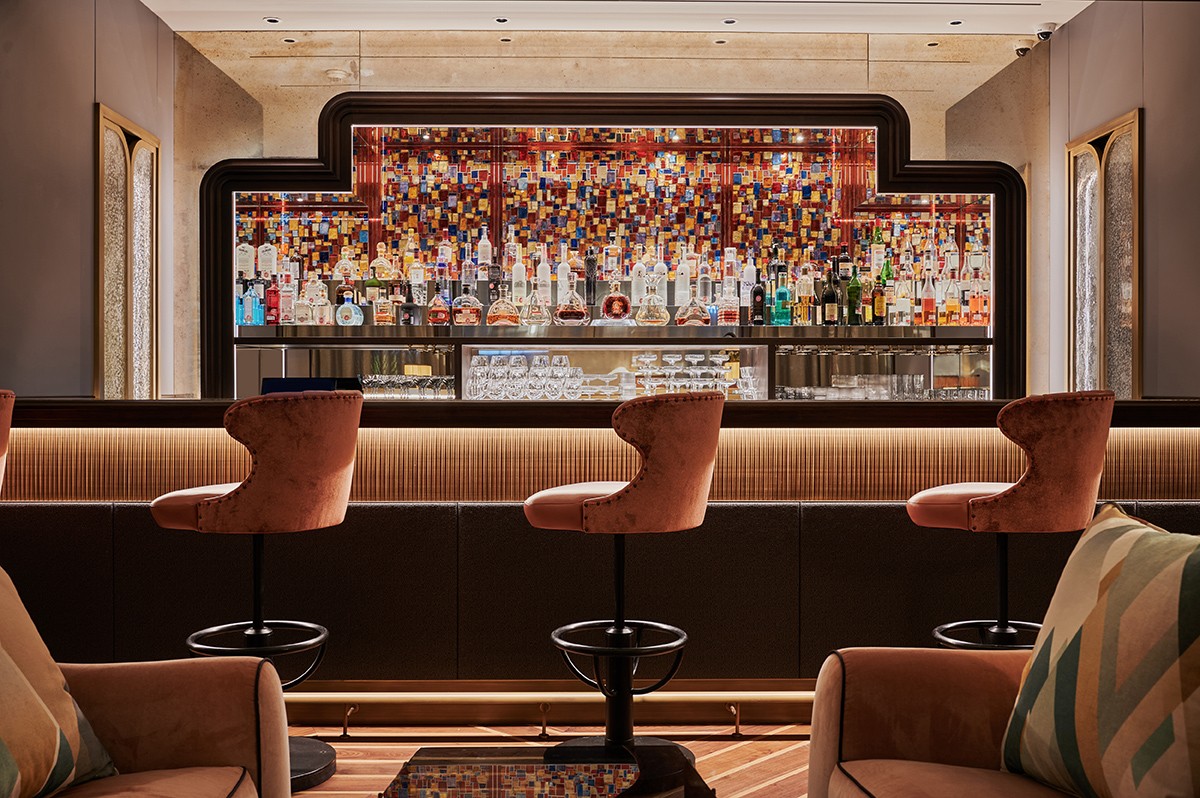 「Hotel Bristol」のバー「Lane’s」。