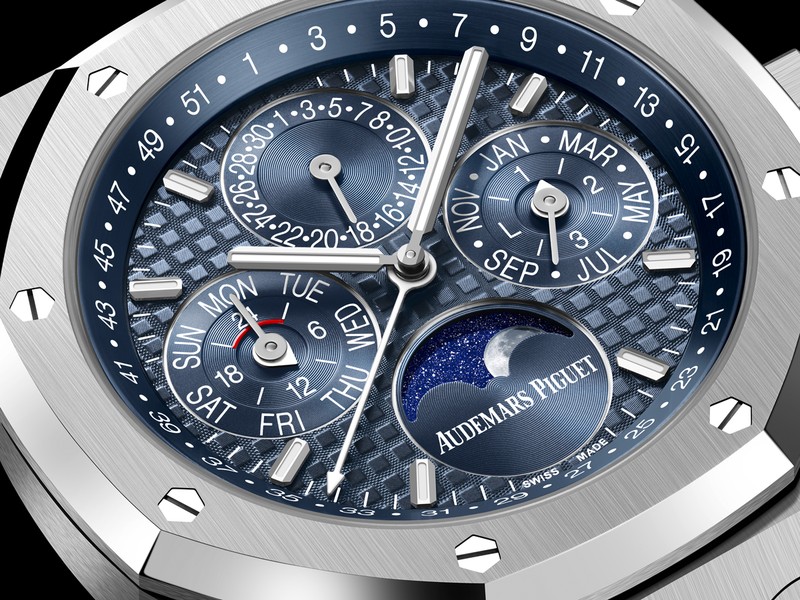 「ロイヤル オーク パーペチュアルカレンダー」自動巻き、SSケース(41mm)✕ブレスレット。50m防水。価格要問い合わせ/オーデマ ピゲ(オーデマ ピゲ ジャパン)