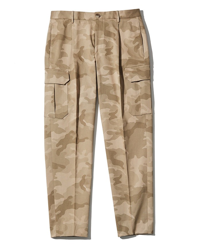 パンツ6万3800円／ティージーティー（買えるLEON）