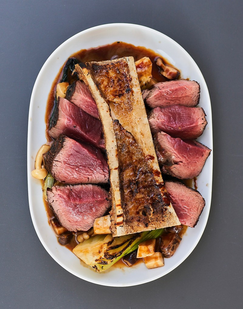 Koneser Grill フィレのステーキと骨髄。