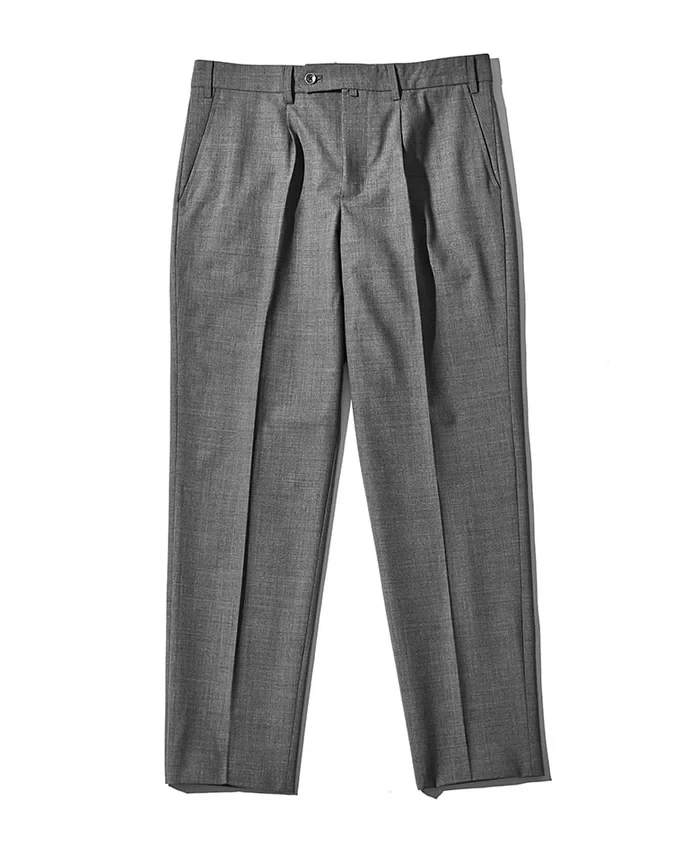 パンツ3万9600円／エムバイ（買えるLEON）