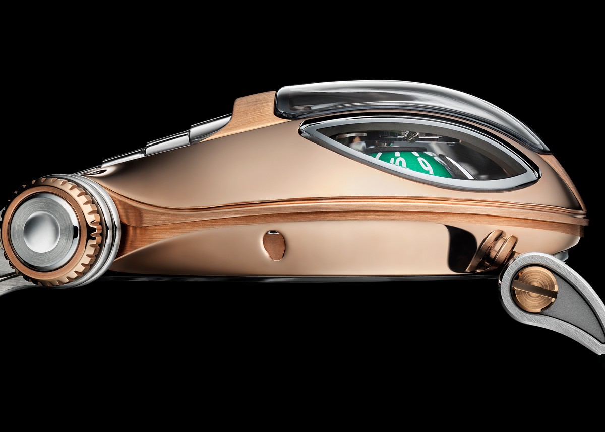 「ブルガリ セルペンティ MB&F」手巻き、18KPGケース(53×39mm)、グリーンラバーストラップ。30m防水。世界限定33本限定。要問い合わせ/ブルガリ(ブルガリ・ジャパン)