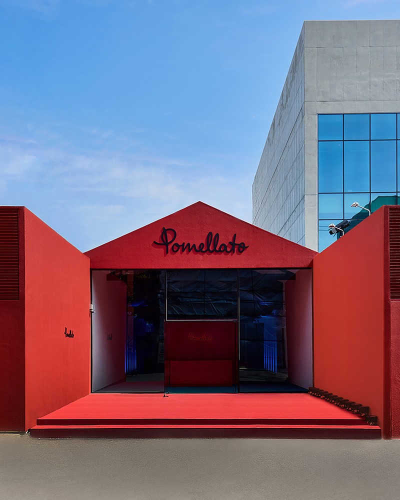 韓国の最旬エリアであるソウル・聖水洞でも、ひと際目を引く会場。