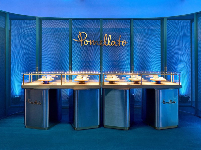 『ヌード』のさまざまなアイテムが一堂に会しました