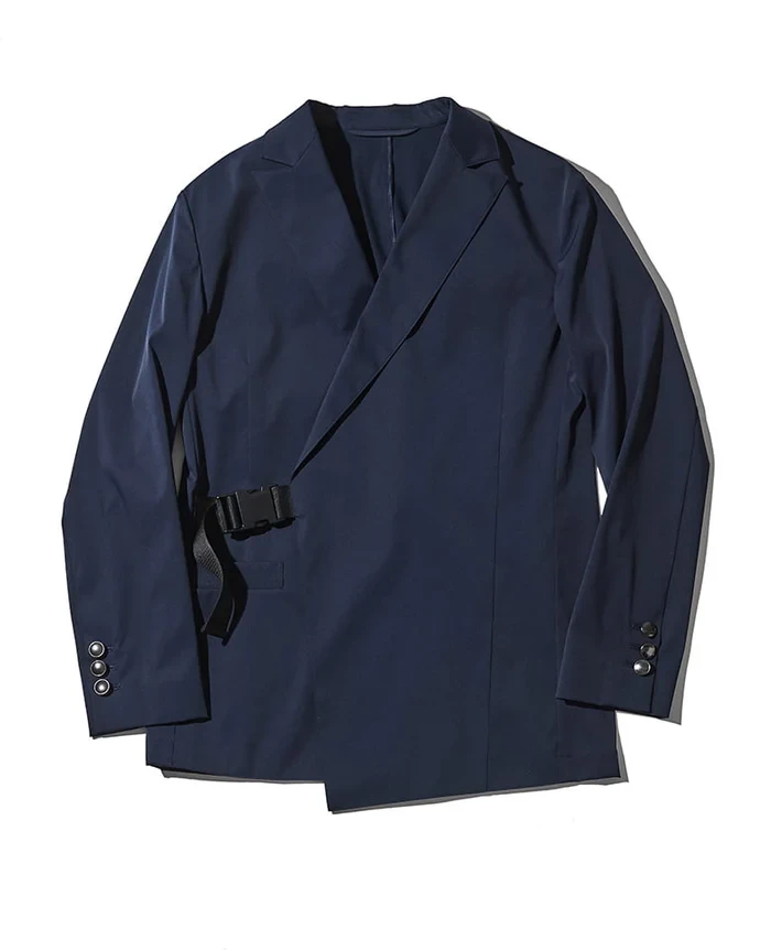 ジャケット27万5000円／タエ アシダ（買えるLEON）