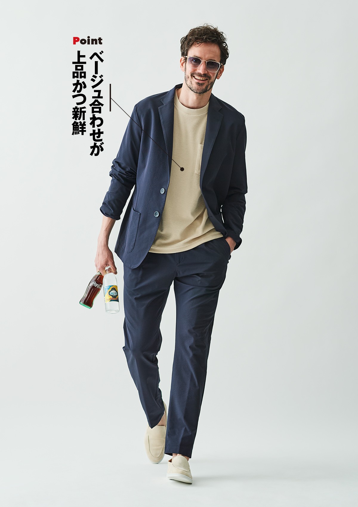 ジャケット11万5500円、パンツ5万3900円／ともにヘルノ、Tシャツと靴は下と同じ。サングラス2万6400円／ポリス（すべて買えるLEON）