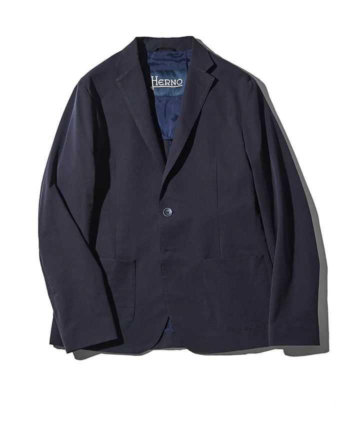 ジャケット11万5500円／ヘルノ（買えるLEON）