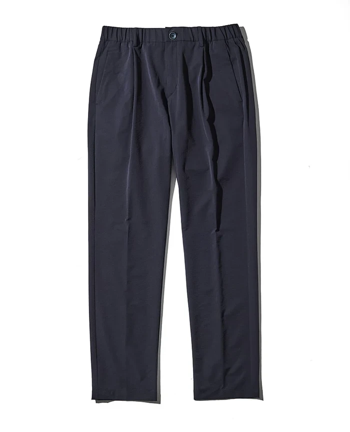 パンツ5万3900円／ヘルノ（買えるLEON）