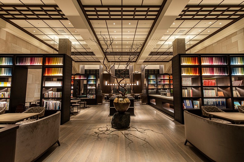 ザ・ホテル青龍京都清水 restaurant library the hotel seiryu  京都にまつわる本を中心に選書された書籍は1100冊にもなるとのこと。宿泊の場合、気になった書籍は客室へ持ち込んでもOKだそう。