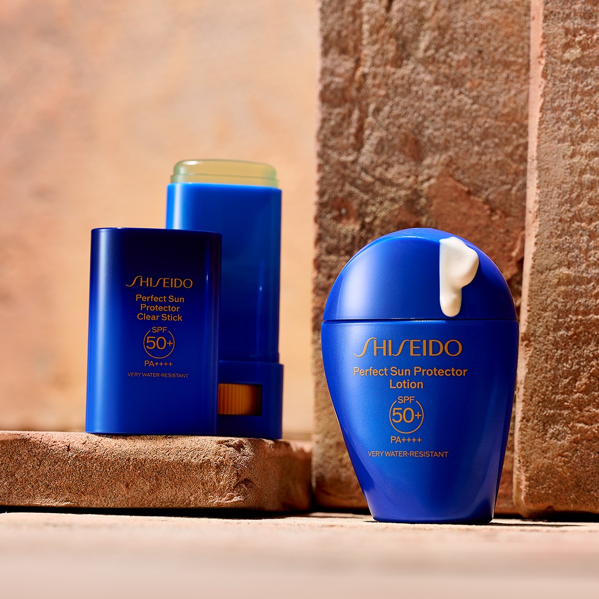 「SHISEIDO パーフェクト サン プロテクター ローション」SPF50+・PA++++(50ml)6600円、「同 パーフェクト サン プロテクター スティック」SPF50+・PA++++(20g)4180円/SHISEIDO