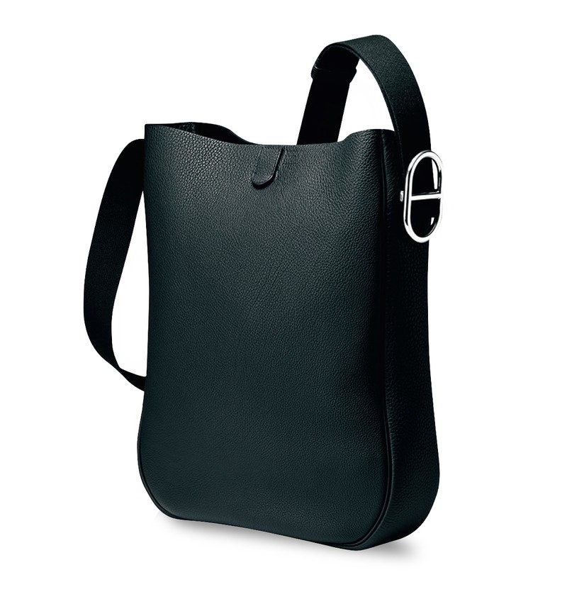 バッグ［W31.5×H39.5×D6.5㎝］93万600円／エルメス（エルメスジャポン）