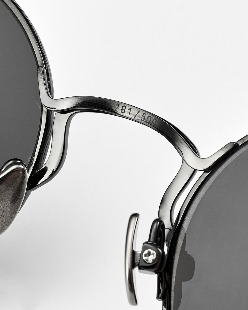 サングラス23万6500円／マツダ（マツダアイウエアジャパン）