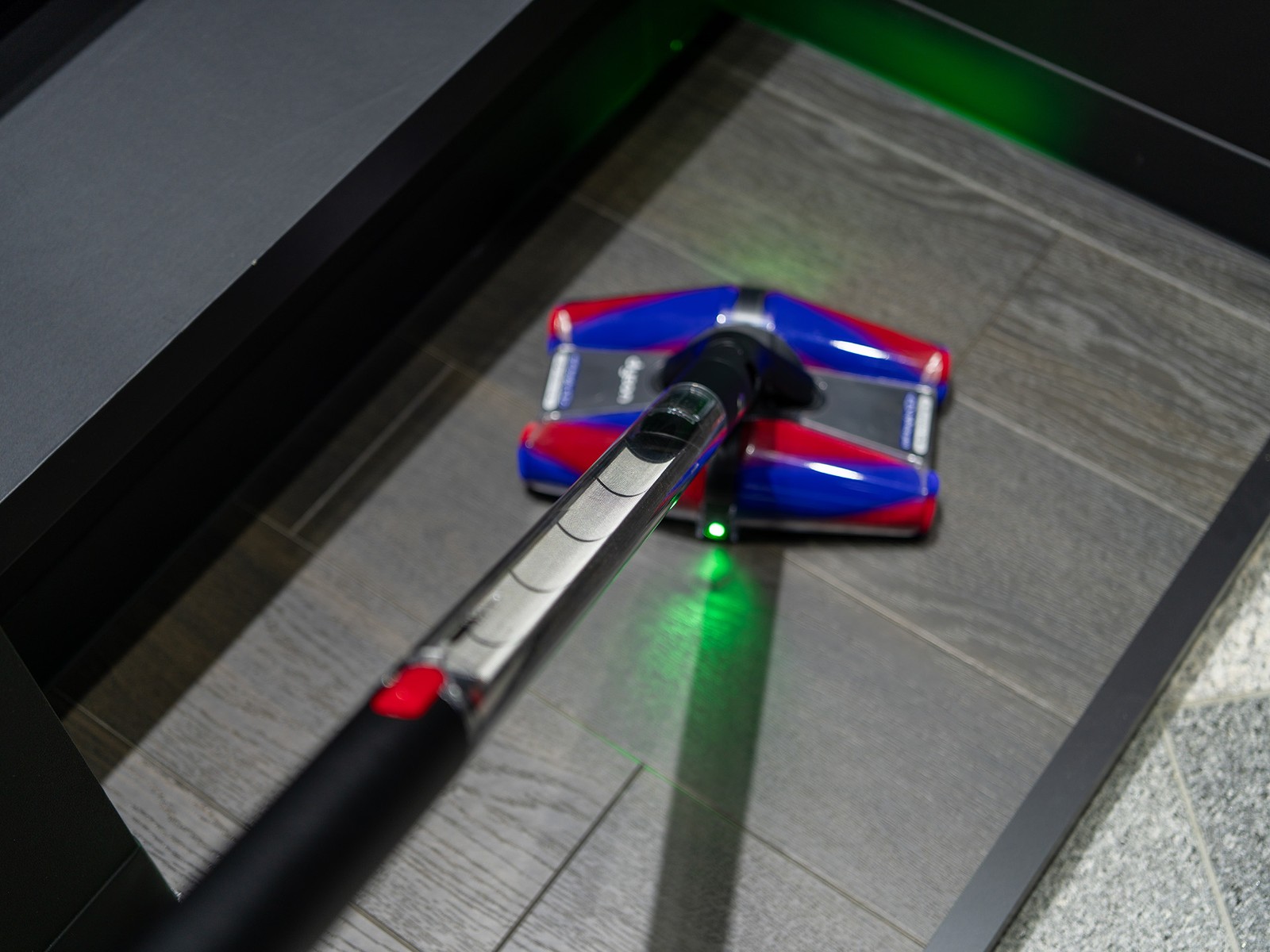 「Dyson PencilVac Fluffy™ (SV50 FF)」5万9840円/ダイソン