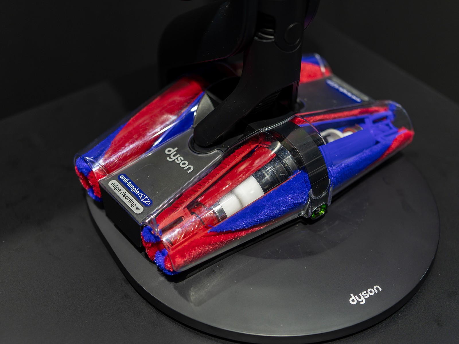 「Dyson PencilVac Fluffy™ (SV50 FF)」5万9840円/ダイソン
