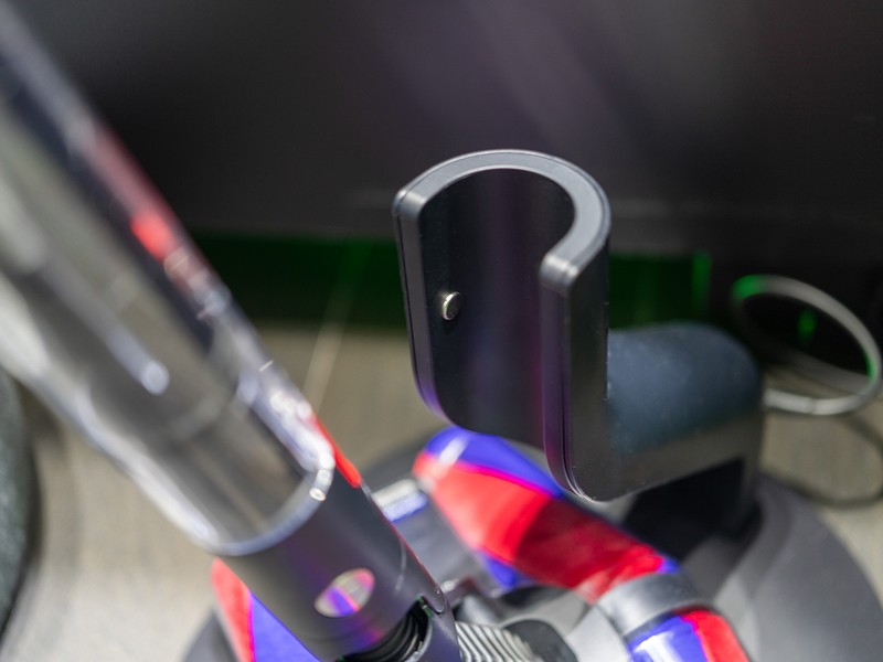  「Dyson PencilVac Fluffy™ (SV50 FF)」5万9840円／ダイソン