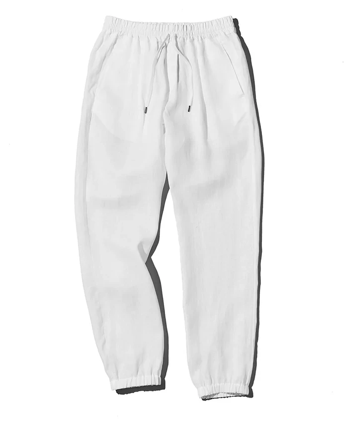 パンツ3万5200円／エムバイ（買えるLEON）