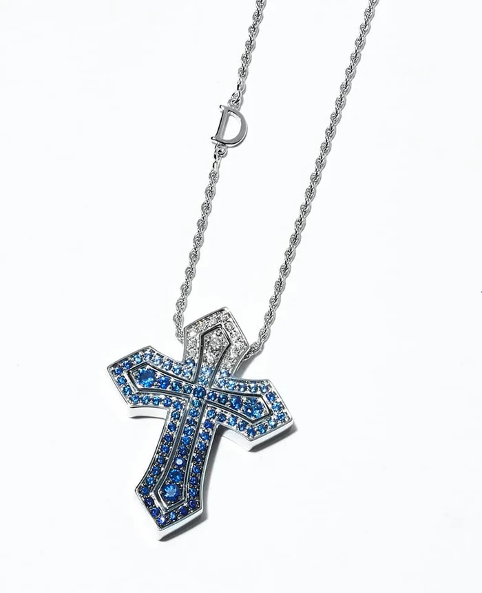 ネックレス145万2000円/ダミアーニ(買えるLEON)