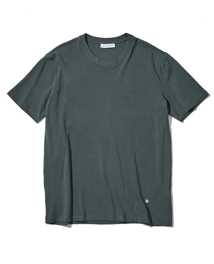 Tシャツ1万3200円／マヌエル リッツ（買えるLEON）