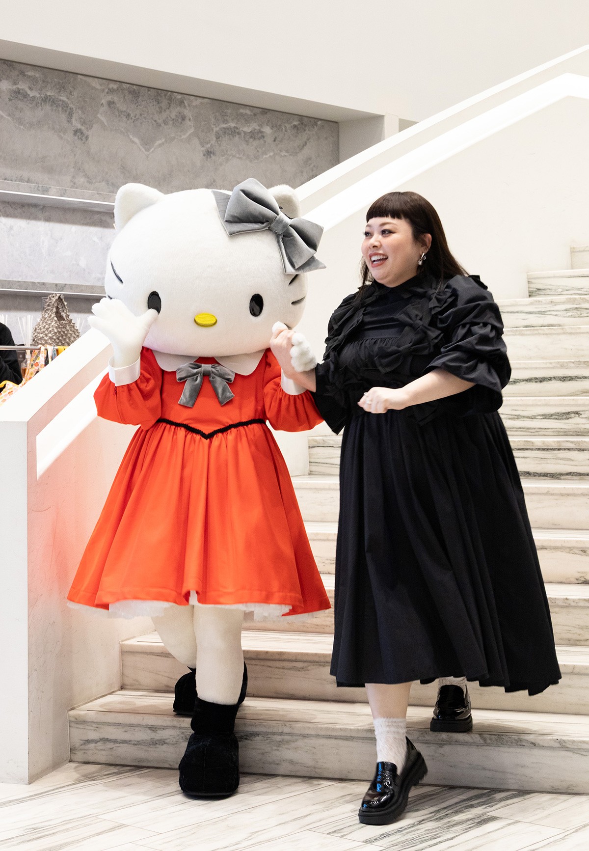 HELLO KITTY "BLACK SERIES" バーニーズニューヨーク六本木店 渡辺直美