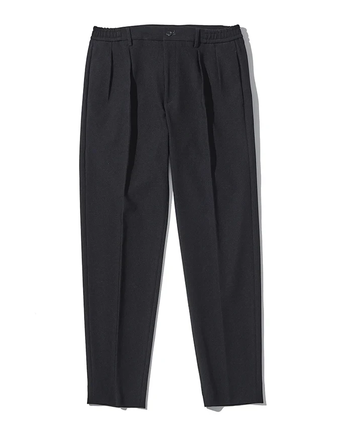 パンツ6万3800円／ティージーティー（買えるLEON）