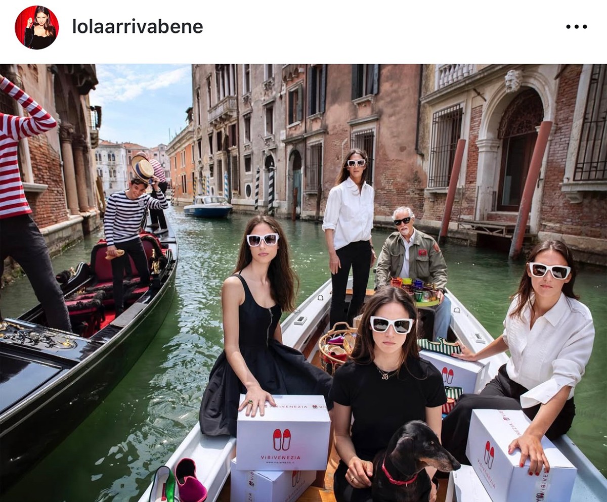 イタリアの雑誌の表紙も飾る姉妹。
